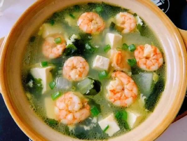這道“裙帶菜蝦仁豆腐湯”2步簡單學會,正在減脂中的你快看過來 這道“裙帶菜蝦仁豆腐湯”2步簡單學會,正在減脂中的你快看過來