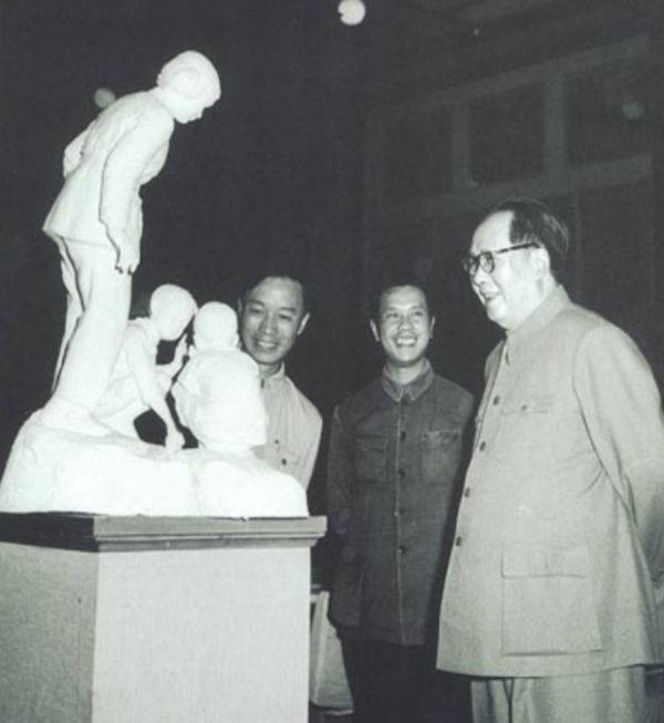 護士孟錦雲想讓主席介紹自己入黨，毛澤東嚴肅回覆：我同意不算數