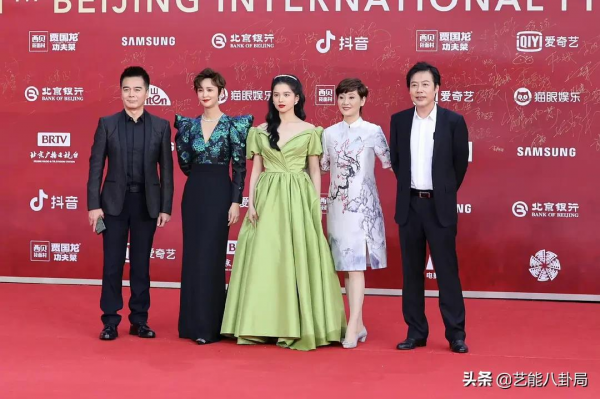 北影開幕紅毯:明星們是怎麼做到,高定禮服一件比一件醜的? 北影開幕紅毯:明星們是怎麼做到,高定禮服一件比一件醜的?