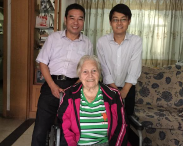 美國姑娘在華執教70年，周總理特批綠卡，家裡五星紅旗誰都不讓碰