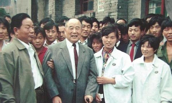 少將李德生追悼會:解放軍抬棺徐行,李訥來送別,老鄉盼將軍歸根 少將李德生追悼會:解放軍抬棺徐行,李訥來送別,老鄉盼將軍歸根