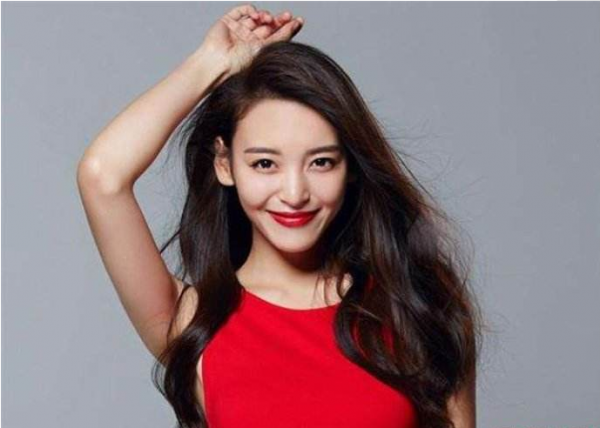 人稱小金晨,被張藝謀邀請參加北京奧運,在《完美伴侶》中被吐槽 人稱小金晨,被張藝謀邀請參加北京奧運,在《完美伴侶》中被吐槽