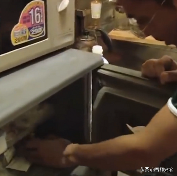 日本34歲貧窮男子，三餐只吃醬油拌飯配芥末果腹，只因心中執念