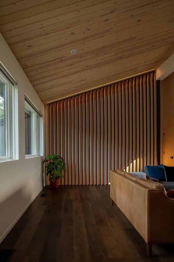 被玻璃包裹著的現代山景住宅，單玻磁控百葉窗能為其錦上添花