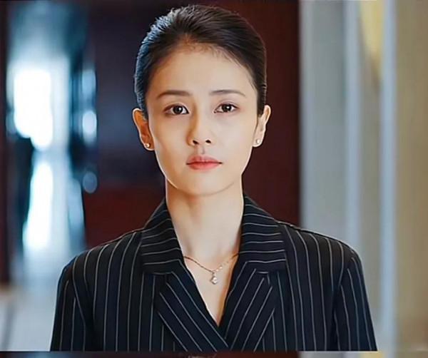 白鹿把《王牌戰隊》的胡楊演活了，雖然戲份很少但不影響她優秀