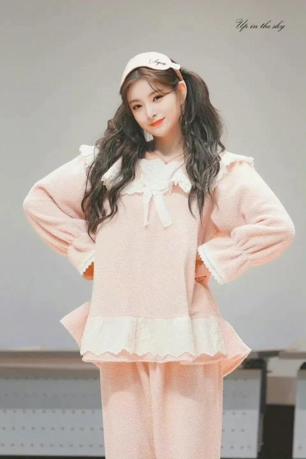 王怡人 睡衣加雙馬尾 減齡又可愛