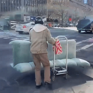 哥大畢業投行富家女,竟街頭拾荒4年,美國網友還瘋狂點贊 哥大畢業投行富家女,竟街頭拾荒4年,美國網友還瘋狂點贊