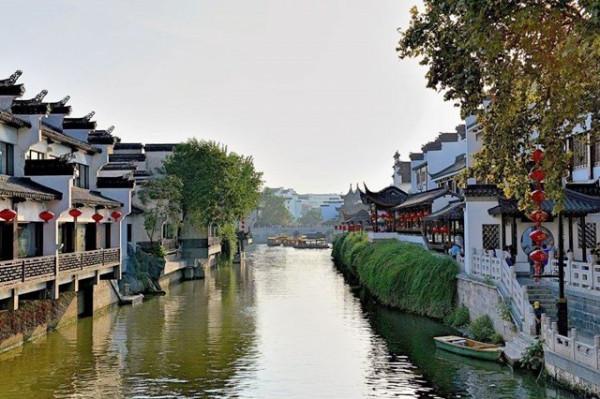 秦檜後人考上狀元,經過岳飛墳墓時作了兩句詩,被後人稱讚不已 秦檜後人考上狀元,經過岳飛墳墓時作了兩句詩,被後人稱讚不已