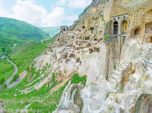 客家土樓與老家塢壁：異族威脅下的華夏文化庇護所