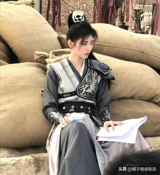 鞠婧禕新劇“女將軍妝”曝光:這是去戰場打仗,還是cos漫展? 鞠婧禕新劇“女將軍妝”曝光:這是去戰場打仗,還是cos漫展?