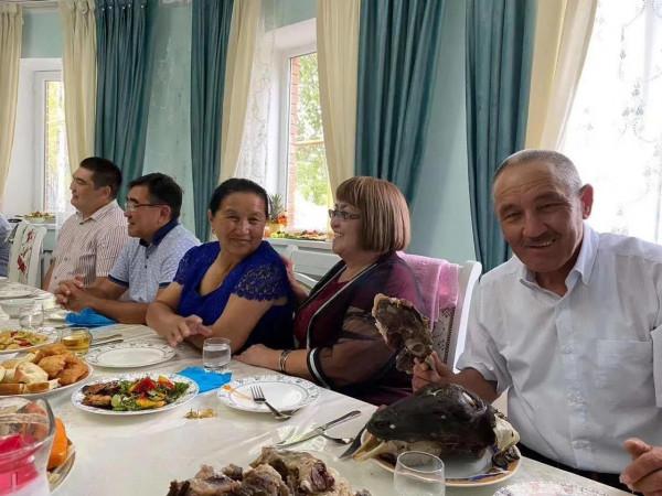 哈薩克風俗，訂親儀式