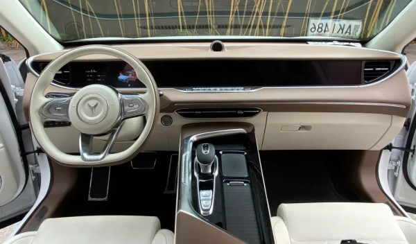 材料工程師體驗嵐圖FREE試裝車：主體已成形，細節再推敲