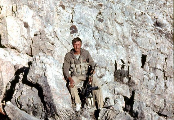 56衝彈匣袋因何風靡全球？美蘇相繼仿製，設計簡單粗暴但相當合理