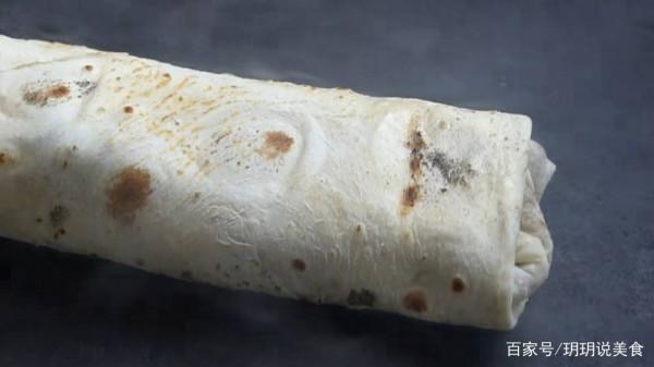 河北大哥在自家賣美食，一口鍋能裝下兩頭牛，日入5萬，絕不外傳