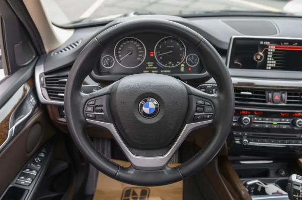 二手寶馬X5：動力好、成色新，X3價格的升級之選