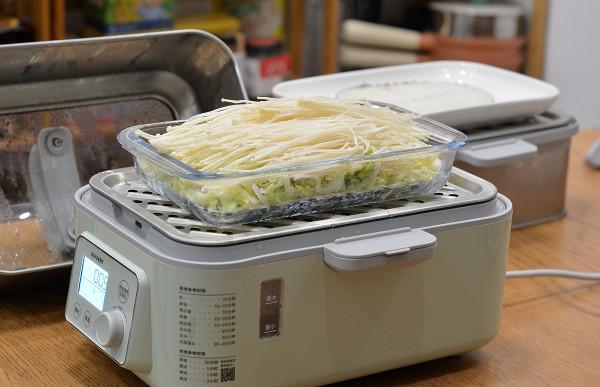 冬天多吃一道蒸菜，8分鐘出鍋脆嫩可口，有老乾媽味道提升一大截