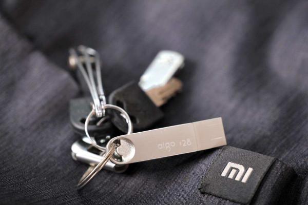 為華為Mate手機擴容，aigo U322手機優盤，迷你小巧又實用