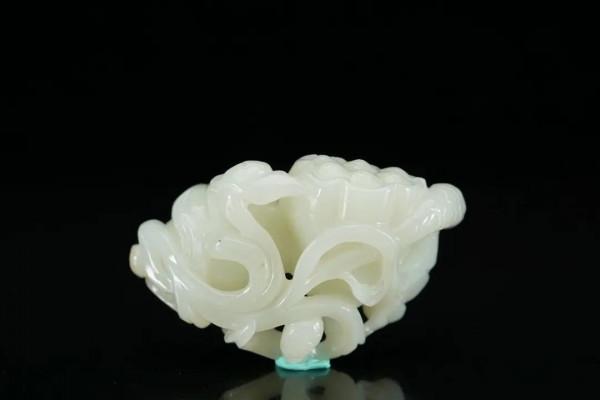 舊藏：和田白玉劉海戲金蟾把玩件