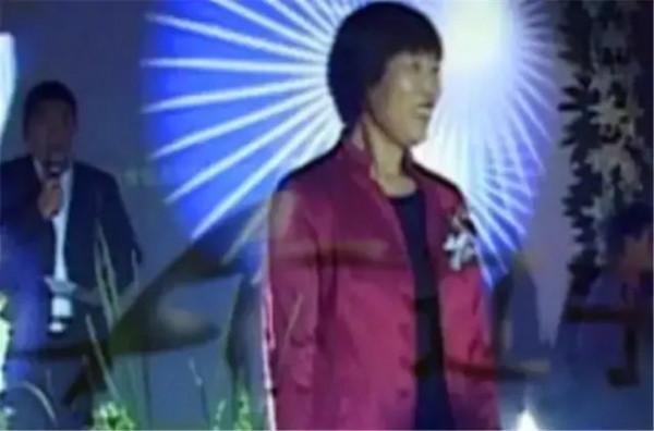 同爹不同媽，愛偏心，這6對星二代的生活差距太大，現實又扎心