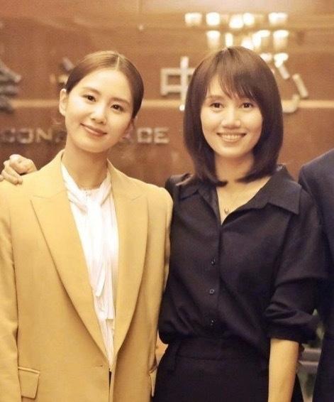 33歲劉詩詩同框43歲袁泉,兩人美貌不分勝負,袁泉氣場超強大 33歲劉詩詩同框43歲袁泉,兩人美貌不分勝負,袁泉氣場超強大