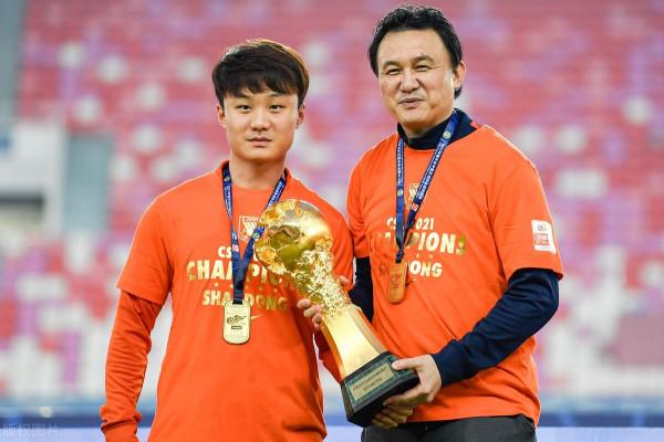 郝海毅：我爸拿雙冠王那年我剛出生，今天又和他一起拿很開心