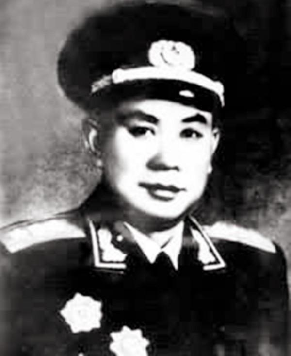 紅軍小班長指責大將指揮有問題，三句話連升三級，40歲授開國上將