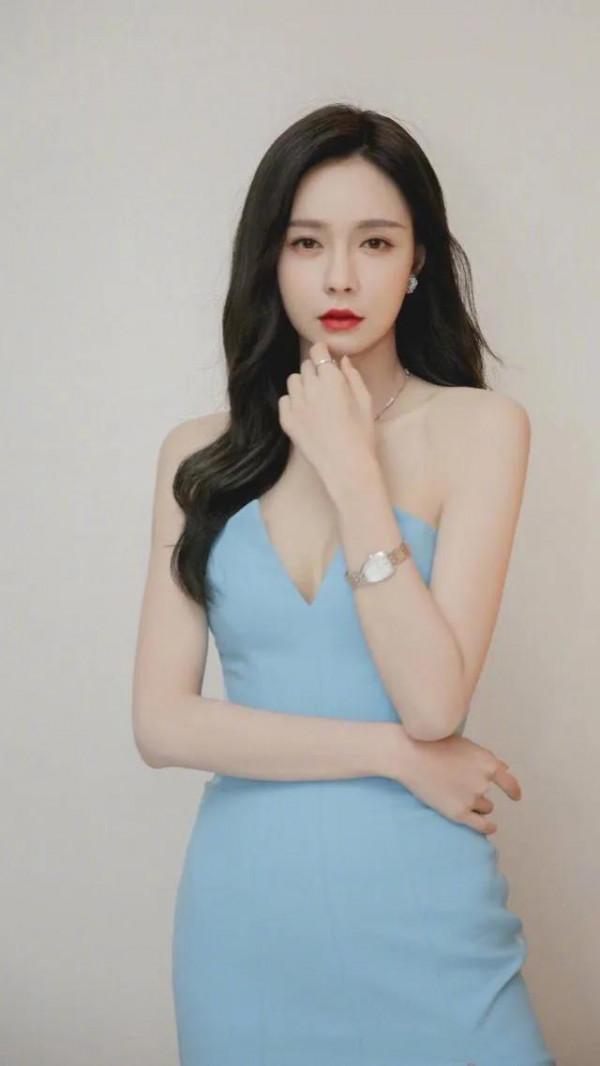 沈夢辰美圖集｜宋小寶說太開心了，終於找到一個比我還黑的女明星