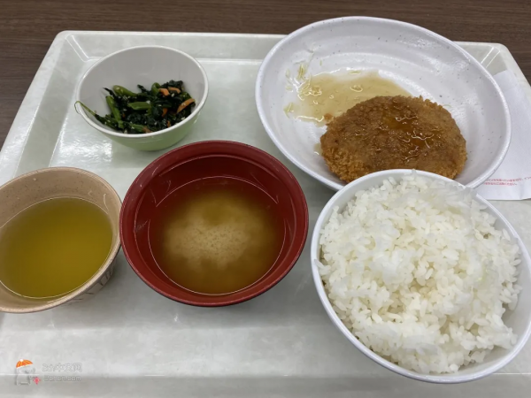 日本網民吐槽:中國員工食堂僅需7元(120日元)的公司餐太讚了 日本網民吐槽:中國員工食堂僅需7元(120日元)的公司餐太讚了