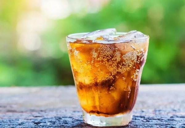 多年來深受大家追捧的可樂到底能不能喝? 多年來深受大家追捧的可樂到底能不能喝?