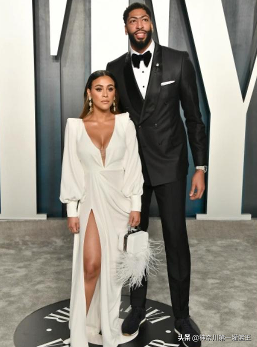 女友曾是餐廳打工女,帥氣又多金的濃眉為何會娶神似隆多的瑪倫? 女友曾是餐廳打工女,帥氣又多金的濃眉為何會娶神似隆多的瑪倫?