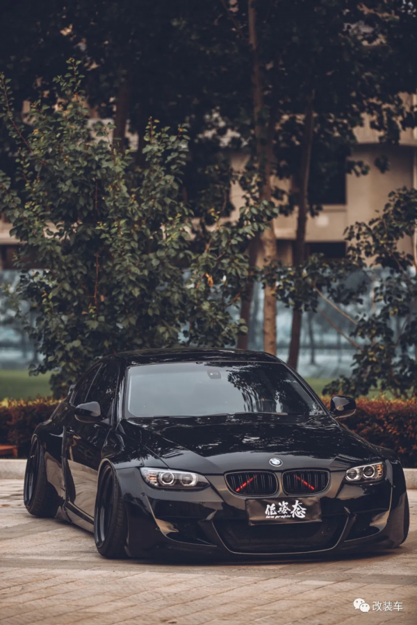 遼寧車友的寶馬E92逆向改裝，先選寬體後挑車你學到了嗎？