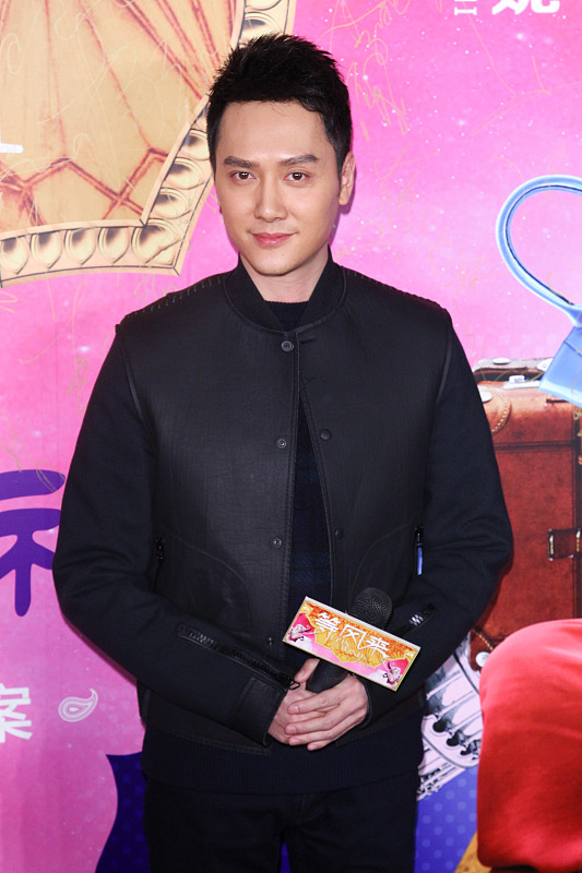 馮紹峰變化挺大，眼神好疲憊，看著有點蒼老，穿西裝都提不起氣質