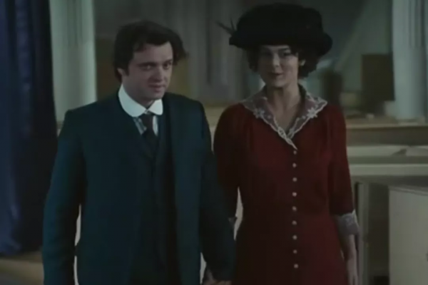 晨曦中的女孩：真人真事改編，繼母和生父將女兒虐待致死