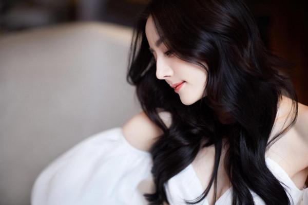 熱巴美出圈的禮服造型