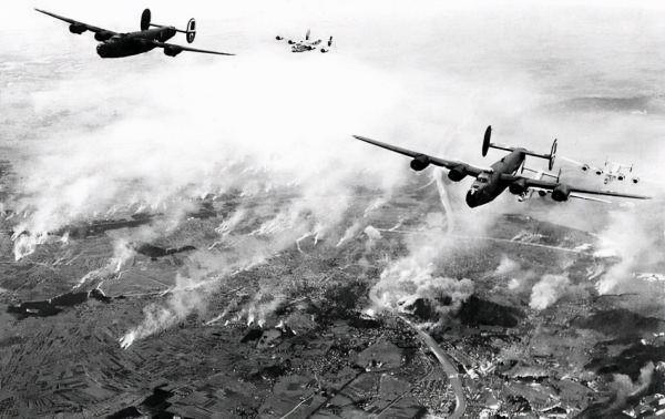 1942年美國秘密轟炸東京，蔣介石、宋美齡為何動作頻頻？耐人尋味