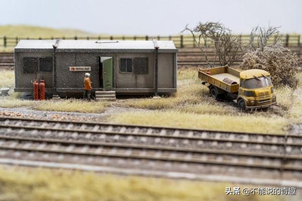 英國男子隱瞞女友8年花百萬打造全英最大鐵道模型，最後斬獲愛情