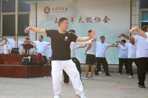 太極拳“順逆纏”要領只需記住一句話 太極拳“順逆纏”要領只需記住一句話