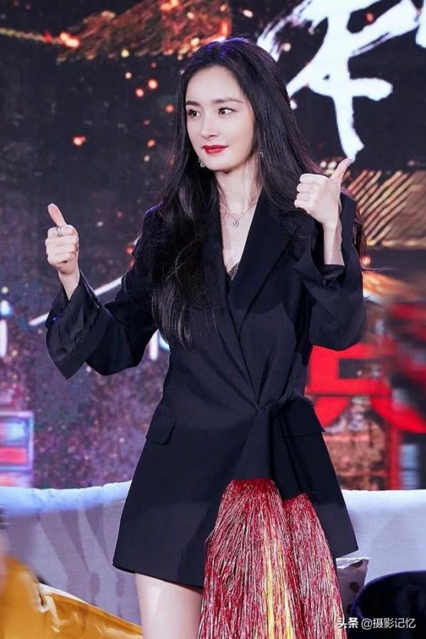 楊冪:月貌花容,逞嬌呈美 楊冪:月貌花容,逞嬌呈美