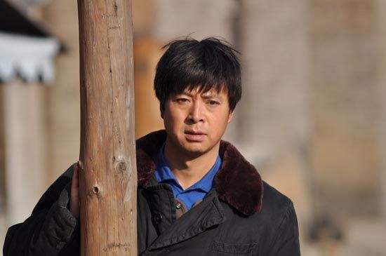 著名演員褚栓忠:娶城裡小妻子,不買婚房卻給農民父母買房 著名演員褚栓忠:娶城裡小妻子,不買婚房卻給農民父母買房