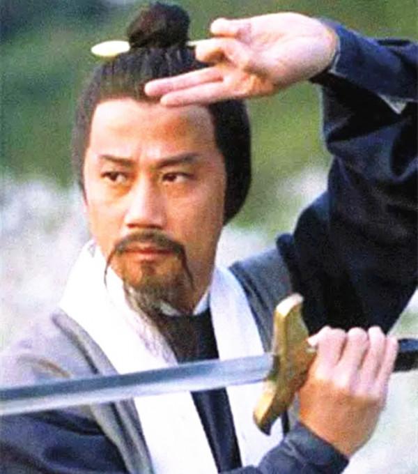 夏雨528萬出售別墅，房產經紀公開內景，裝修豪華但被指私密性差