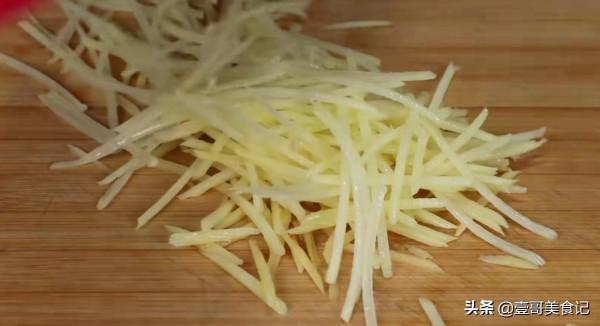 萵筍最下飯的做法,酸脆爽口,比肉還香,我家一週吃5次,超解饞 萵筍最下飯的做法,酸脆爽口,比肉還香,我家一週吃5次,超解饞