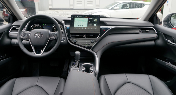 四大轎車“年度銷冠”鎖定：凱美瑞或取代雅閣，寶馬5系稱王！