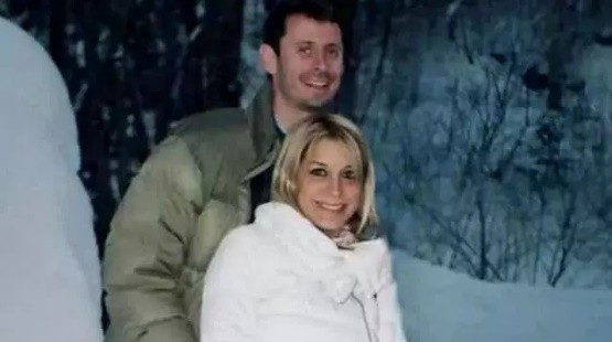 加拿大富豪被捅23刀，血泊中對妻子說“快跑”，卻不知她就是兇手