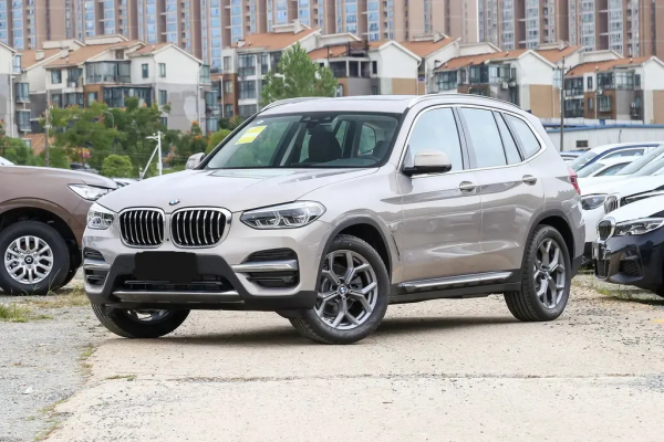 中型SUV寶馬X3，標配8AT+防爆輪胎，典型的豪華車