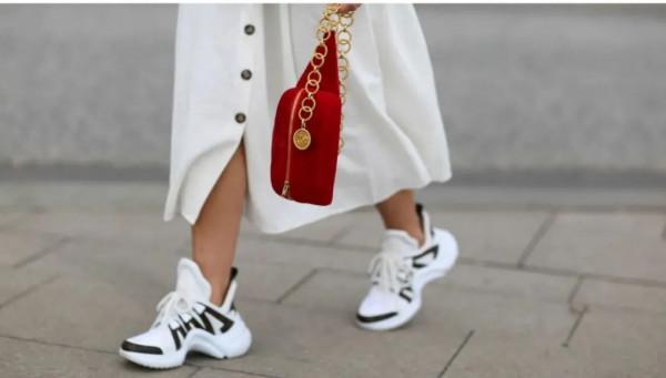 “九億少女”拋棄高跟鞋 “九億少女”拋棄高跟鞋