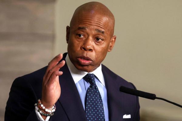 被爆曾經罵白人為“白垃圾”紐約市長亞當斯為不恰當言論道歉