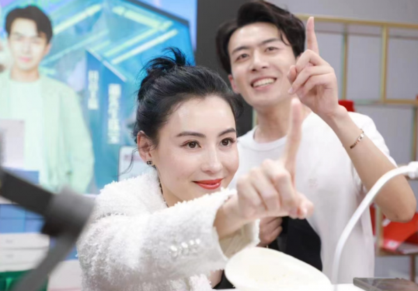 港臺明星扎堆定居內地,靠吃老本、賣情懷的他們又能走多遠? 港臺明星扎堆定居內地,靠吃老本、賣情懷的他們又能走多遠?