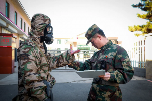 以考促練！火箭軍某部核生化防護比武攥緊“降魔鐵拳”
