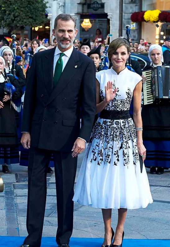 西班牙王后愛穿中國風,摩納哥王妃是旗袍控,泰國前總理愛穿唐裝 西班牙王后愛穿中國風,摩納哥王妃是旗袍控,泰國前總理愛穿唐裝