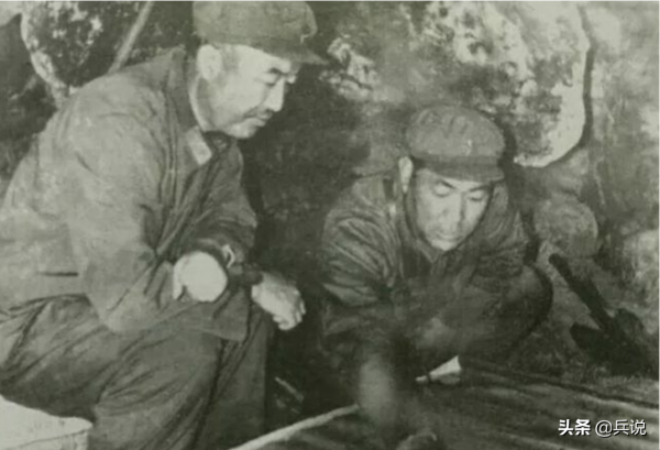 軋過去!解放軍坦克將越軍火炮頂得底朝天,留下著名戰場寫真 軋過去!解放軍坦克將越軍火炮頂得底朝天,留下著名戰場寫真